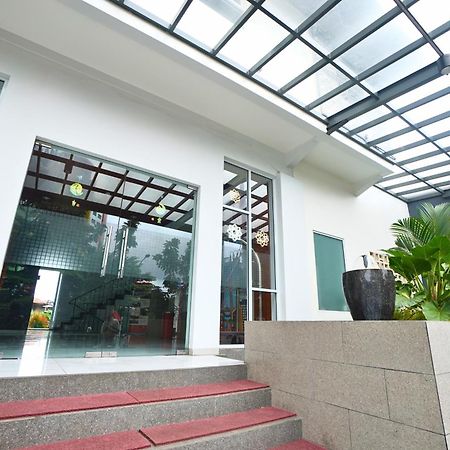 Front One Hotel Pasir Koja Μπαντούνγκ Εξωτερικό φωτογραφία