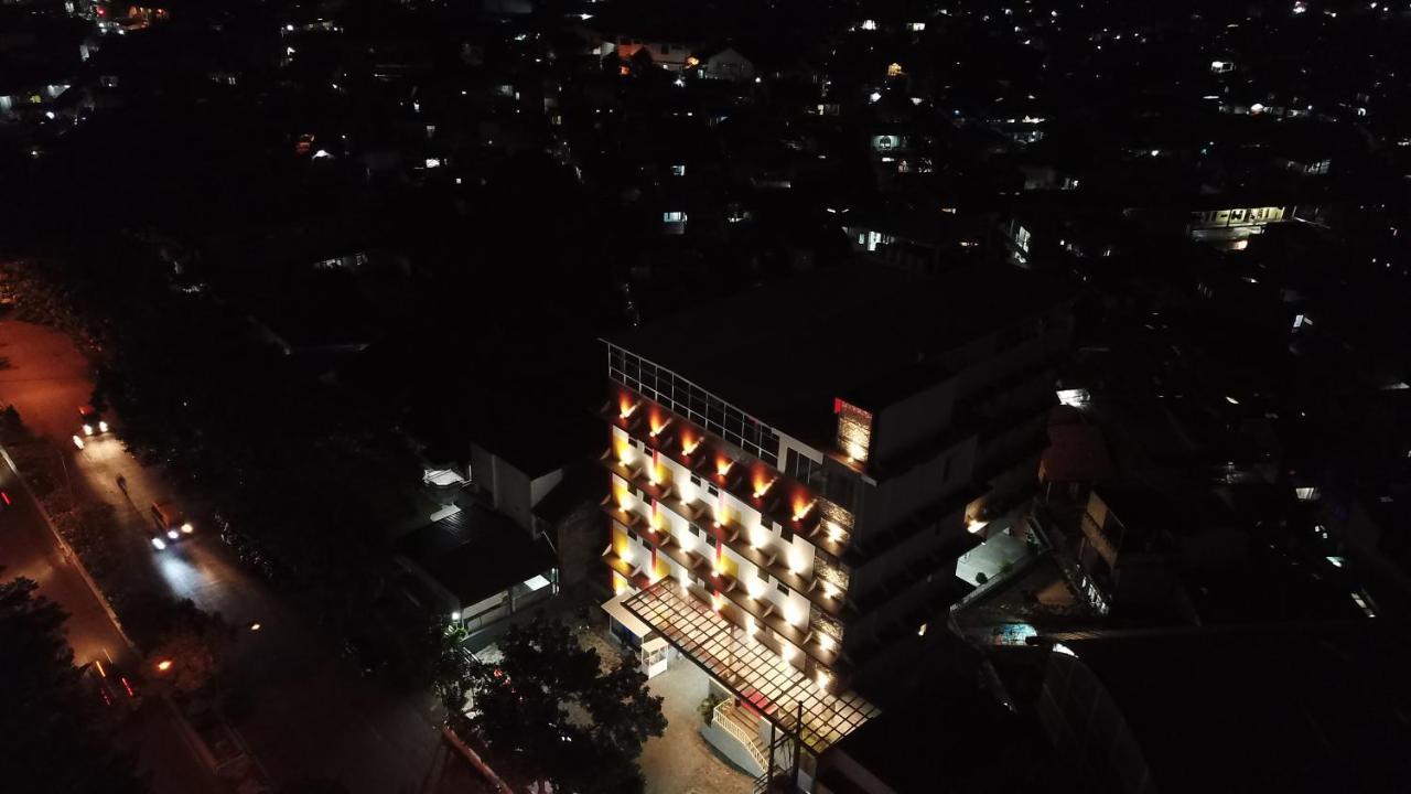 Front One Hotel Pasir Koja Μπαντούνγκ Εξωτερικό φωτογραφία