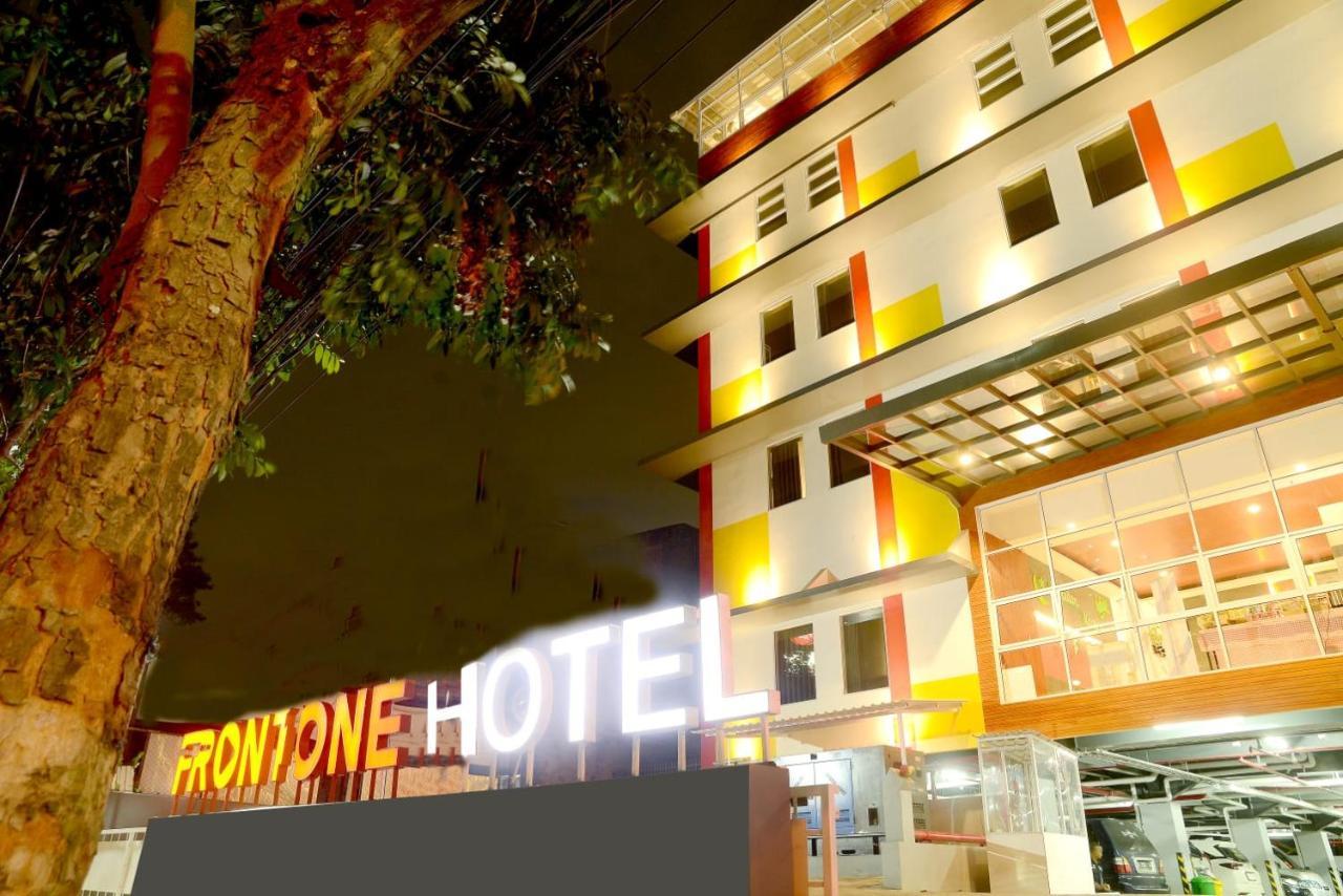 Front One Hotel Pasir Koja Μπαντούνγκ Εξωτερικό φωτογραφία