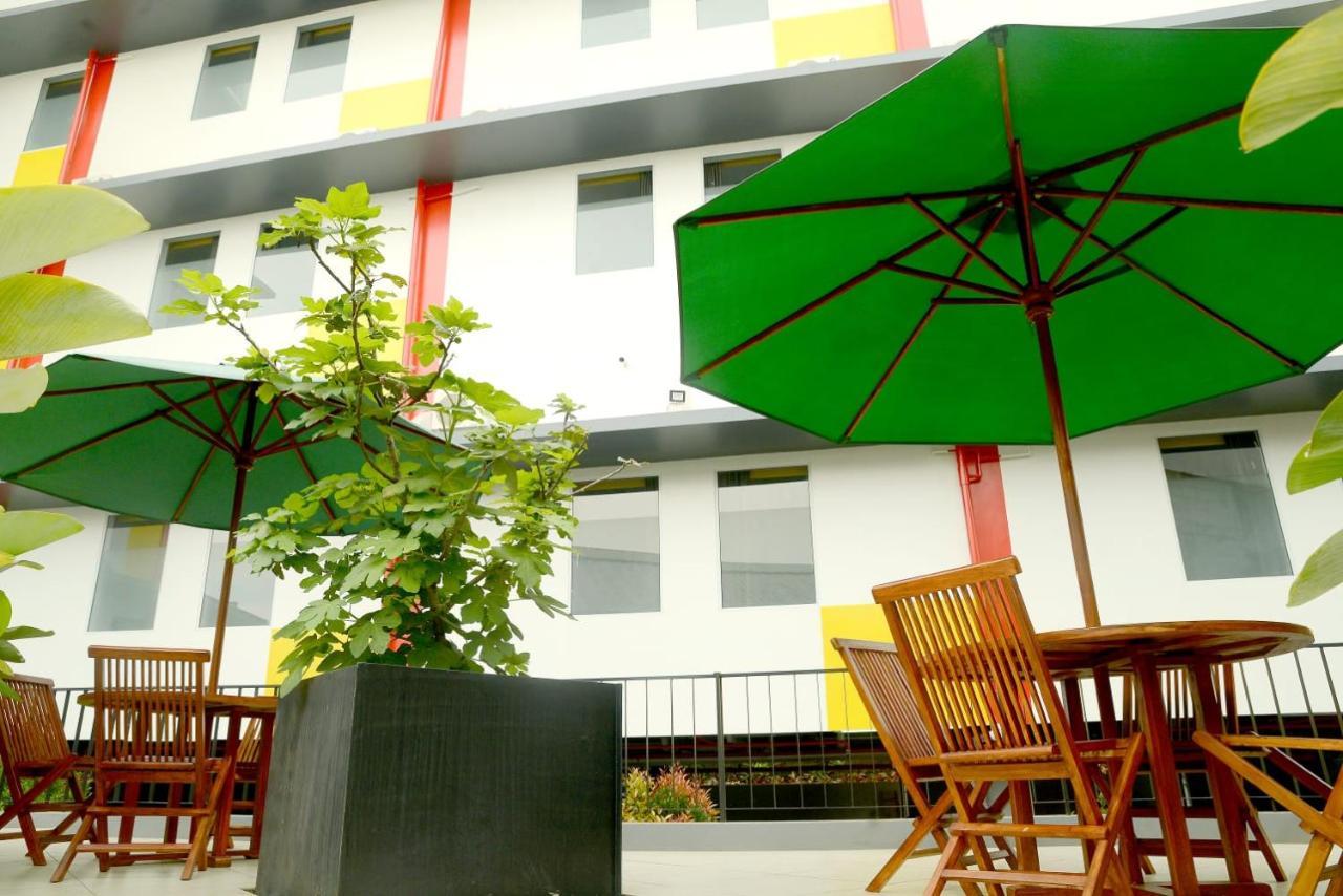 Front One Hotel Pasir Koja Μπαντούνγκ Εξωτερικό φωτογραφία