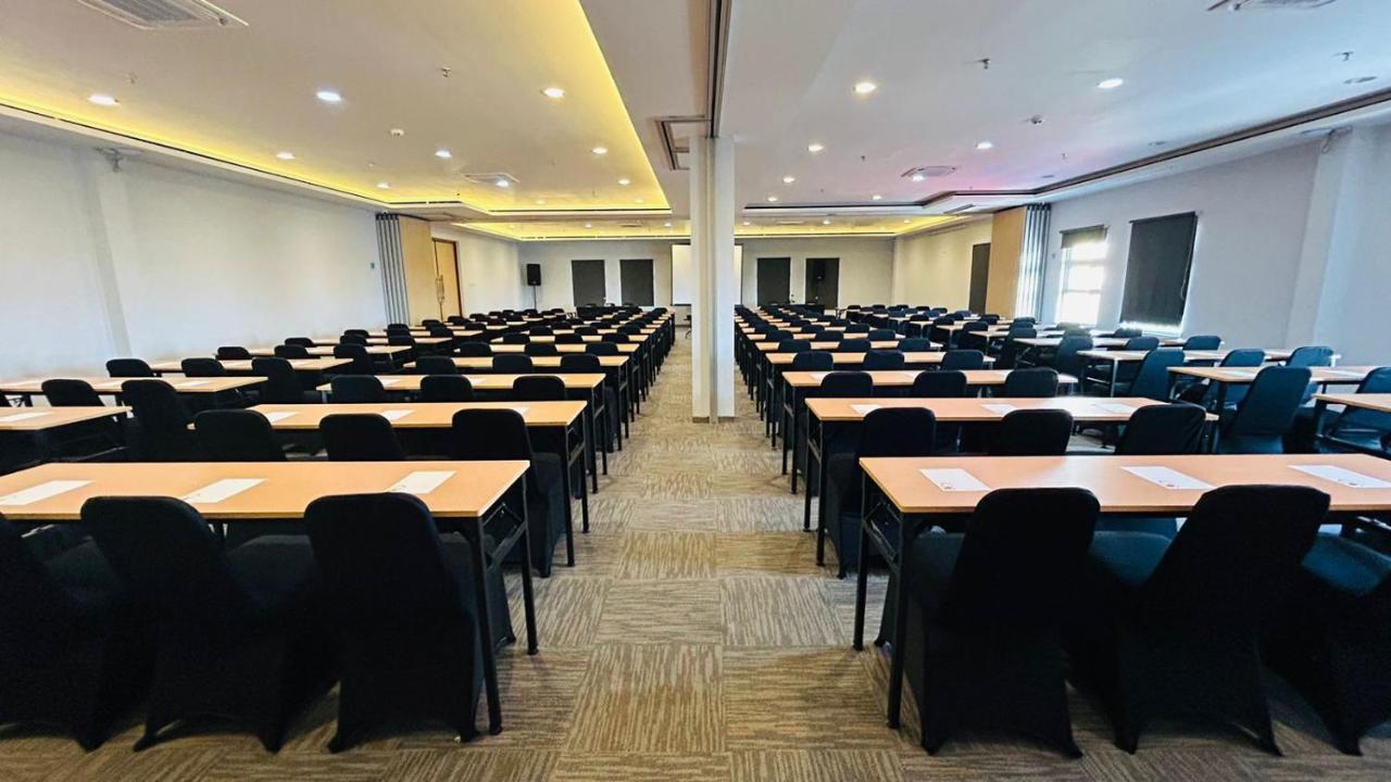 Front One Hotel Pasir Koja Μπαντούνγκ Εξωτερικό φωτογραφία