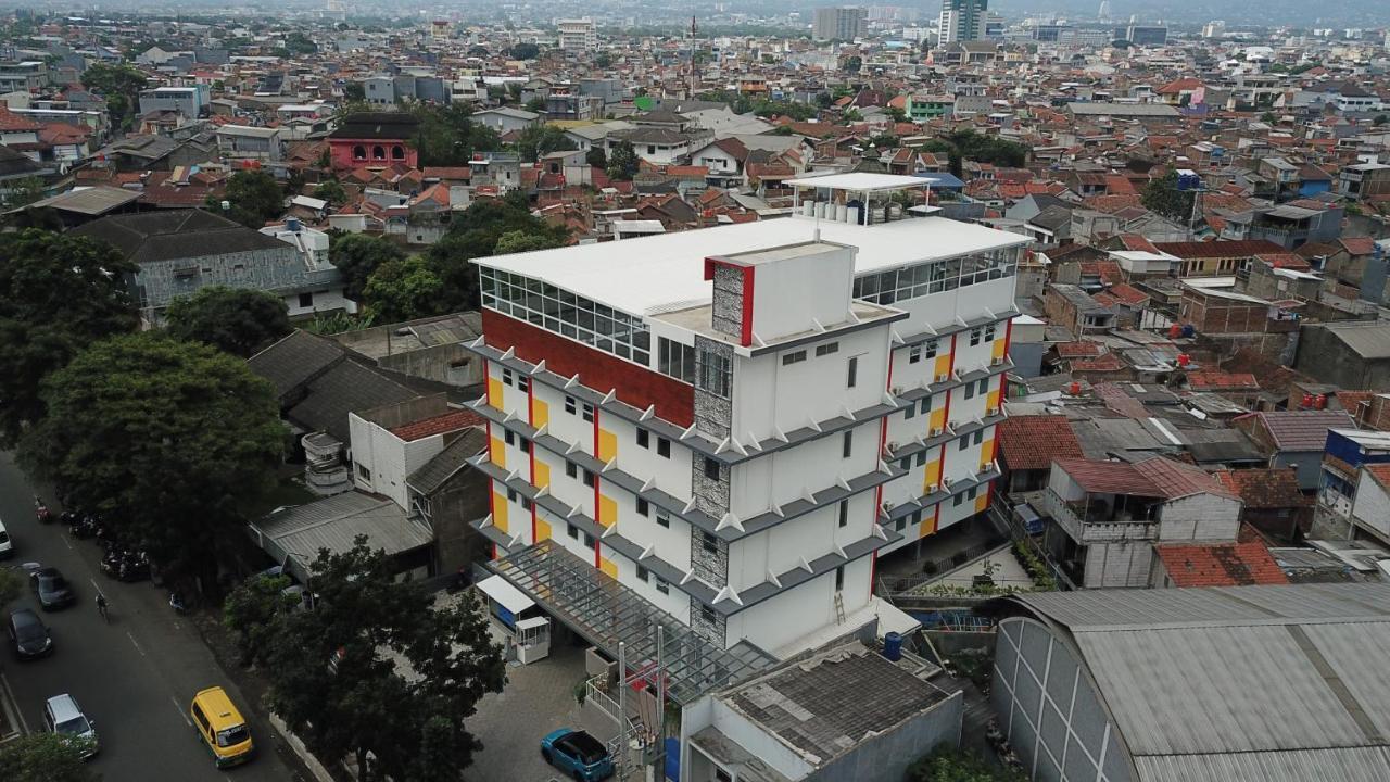 Front One Hotel Pasir Koja Μπαντούνγκ Εξωτερικό φωτογραφία