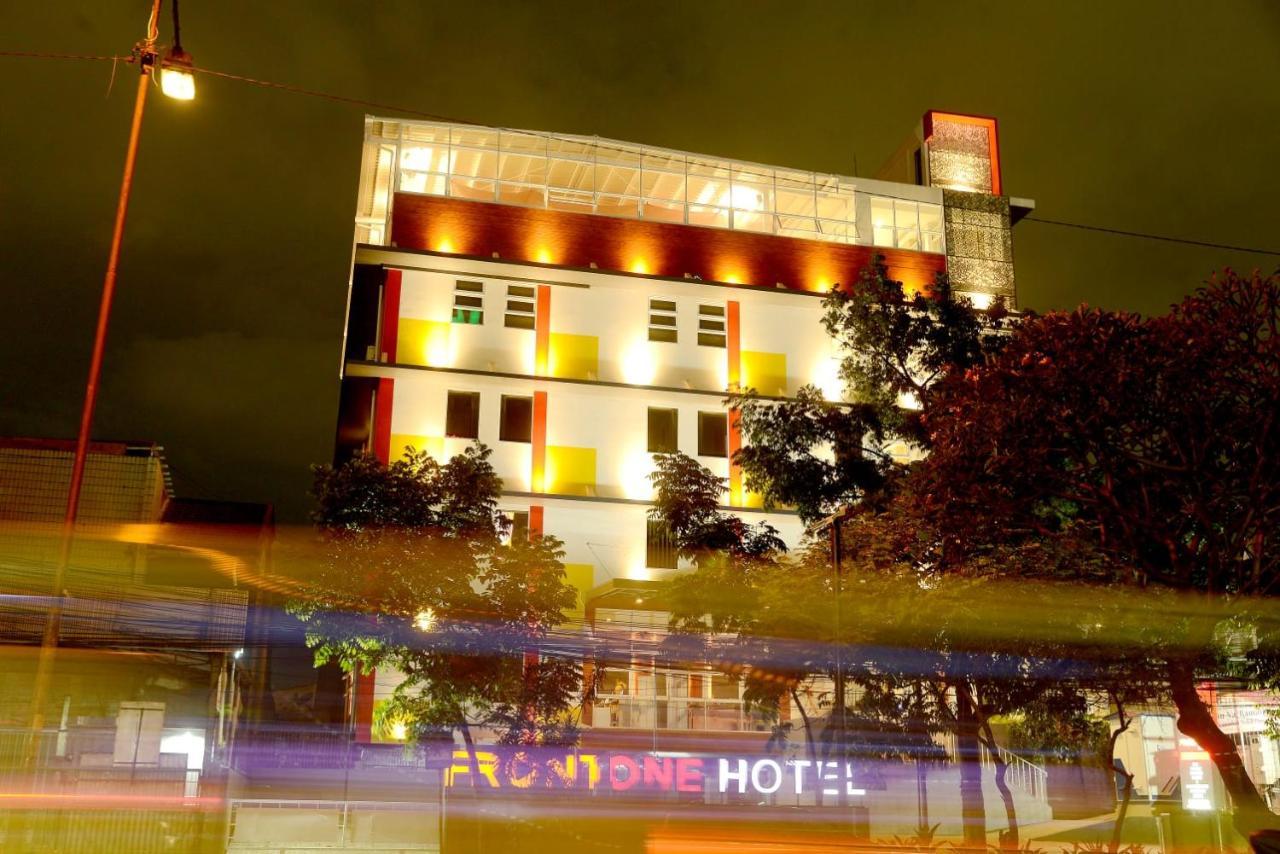 Front One Hotel Pasir Koja Μπαντούνγκ Εξωτερικό φωτογραφία