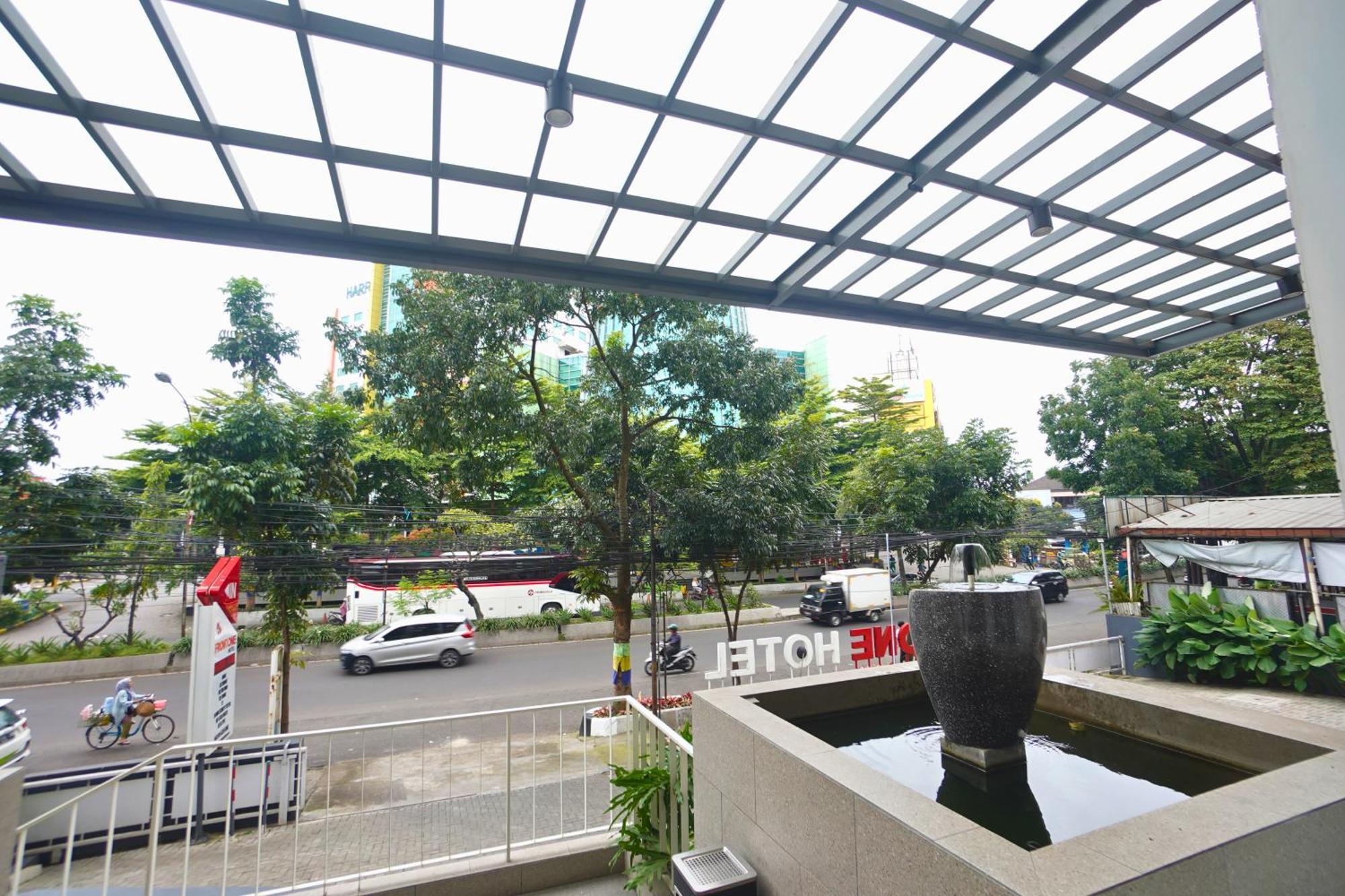 Front One Hotel Pasir Koja Μπαντούνγκ Εξωτερικό φωτογραφία