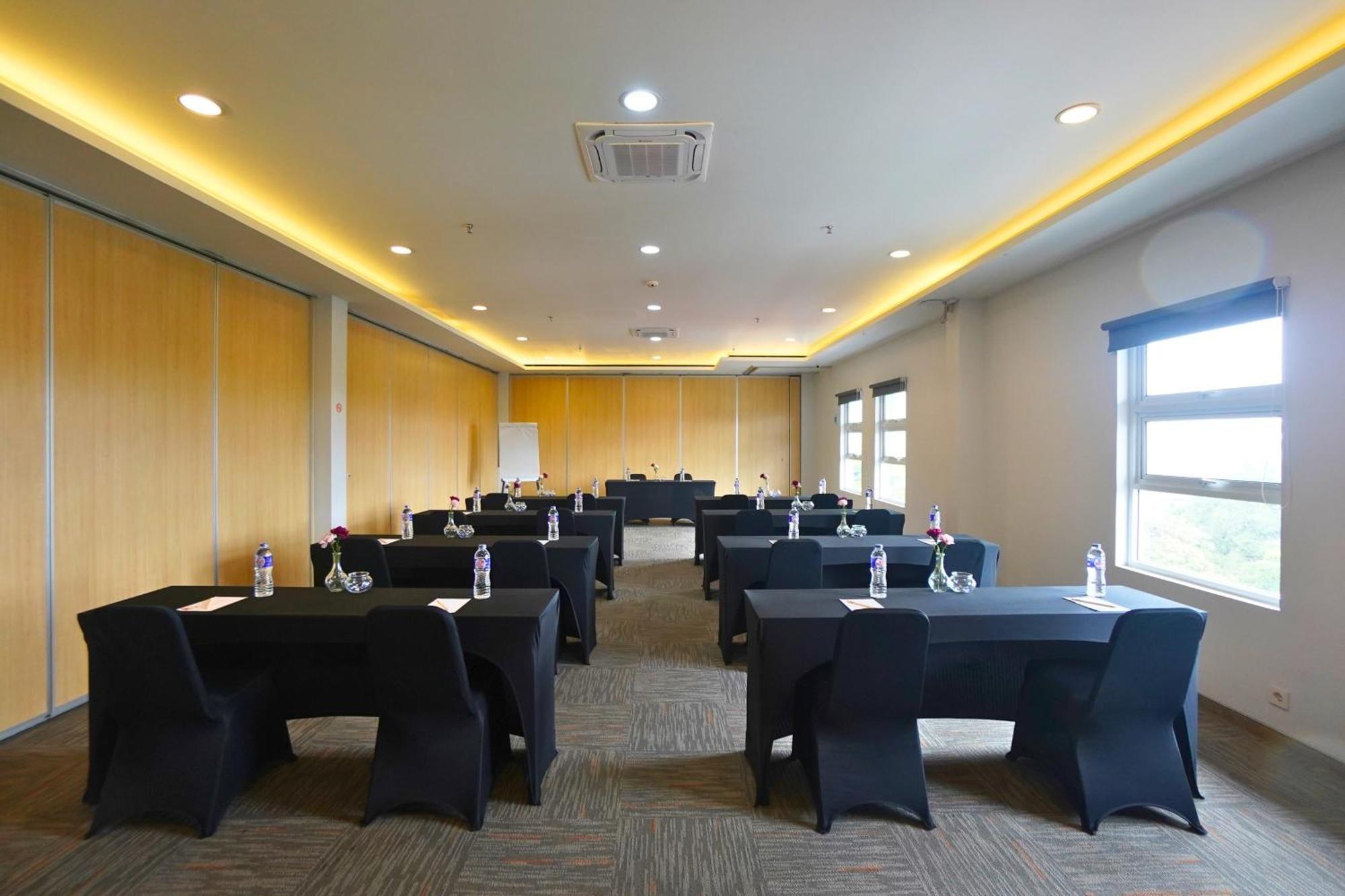 Front One Hotel Pasir Koja Μπαντούνγκ Εξωτερικό φωτογραφία