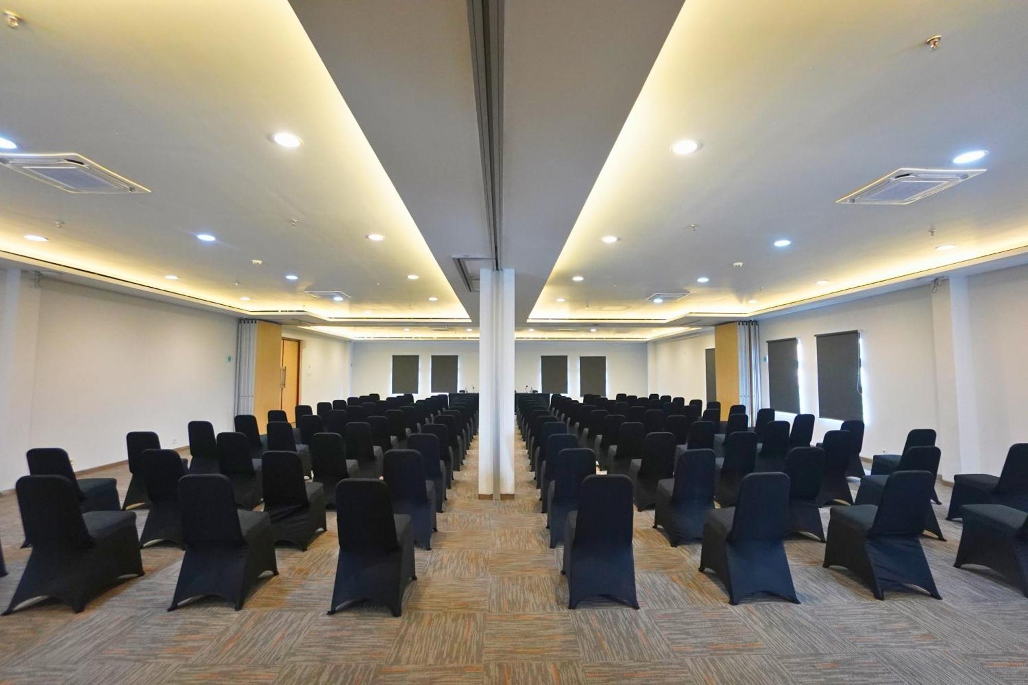 Front One Hotel Pasir Koja Μπαντούνγκ Εξωτερικό φωτογραφία