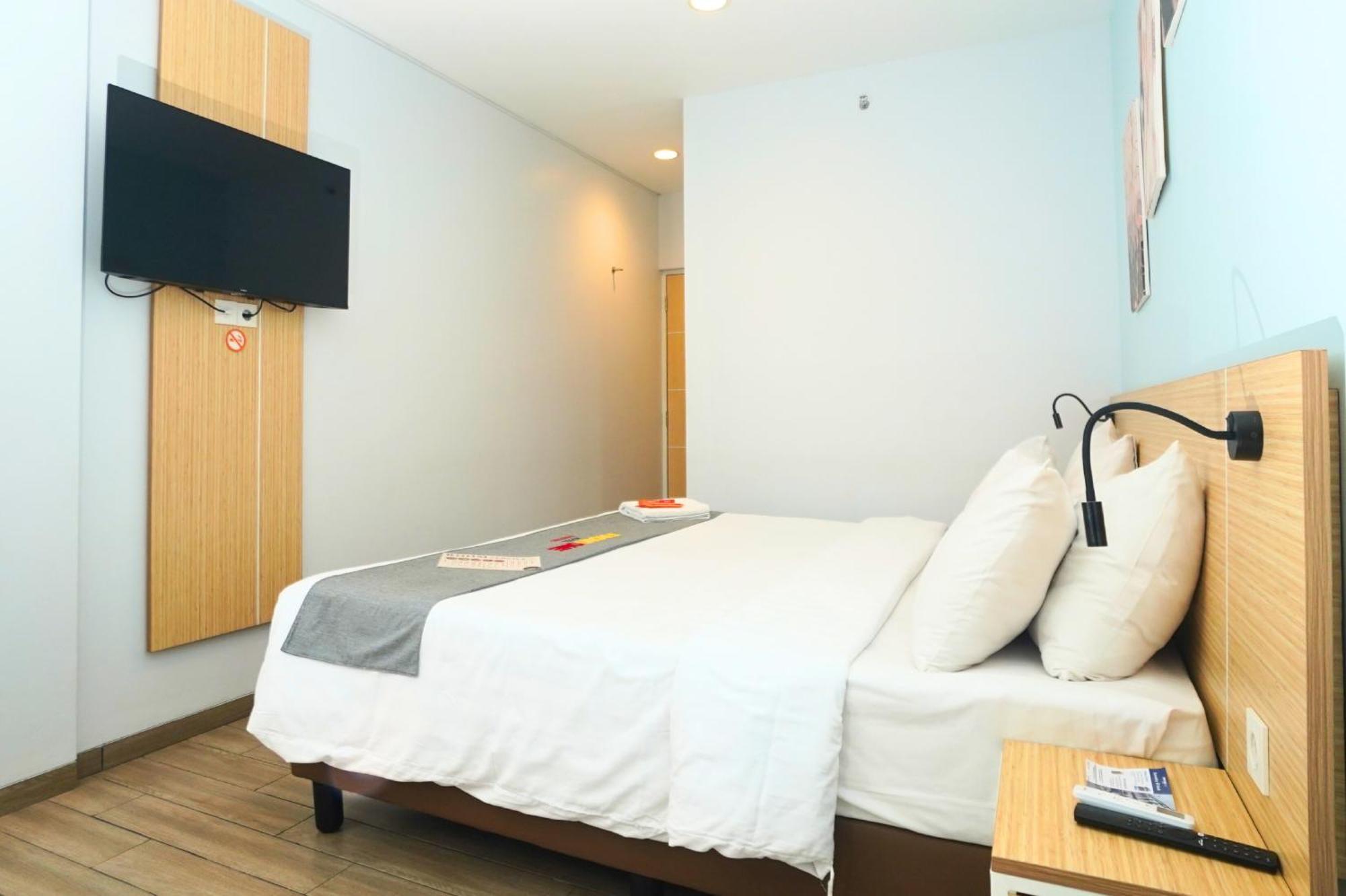 Front One Hotel Pasir Koja Μπαντούνγκ Εξωτερικό φωτογραφία