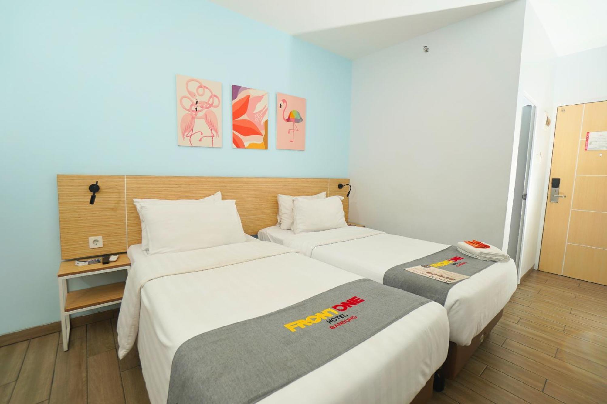 Front One Hotel Pasir Koja Μπαντούνγκ Εξωτερικό φωτογραφία